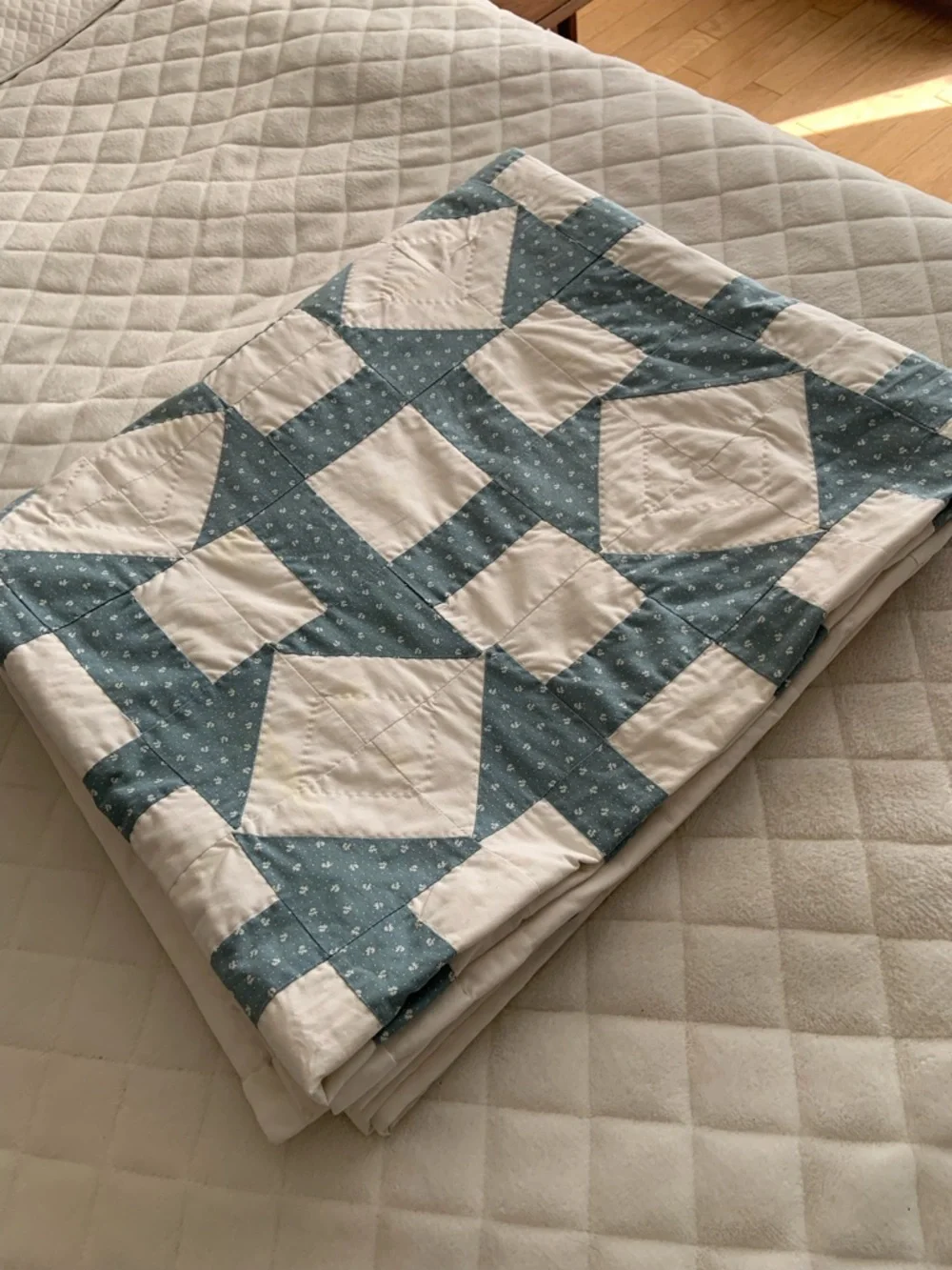 Vintage Classic White and Light Blue Patchwork Quilt - Home Bedding